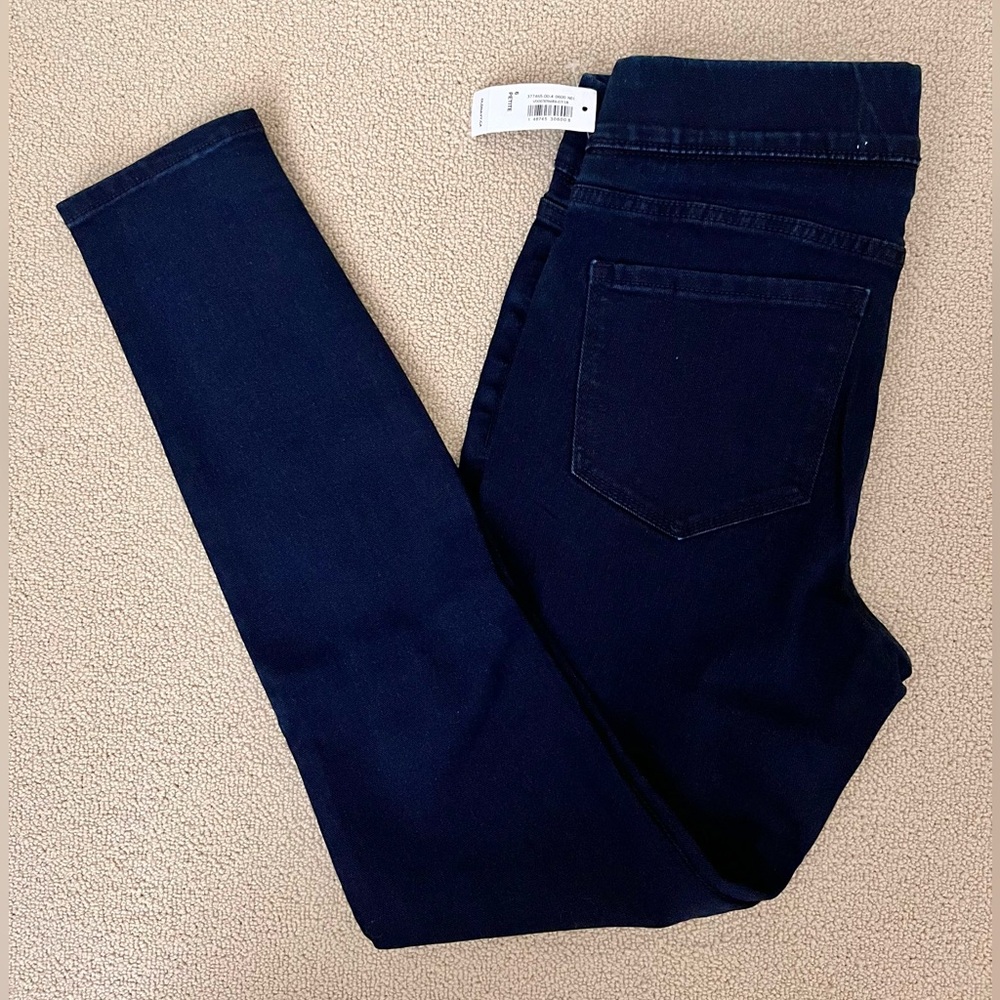 Super Skinny Pull On Jeans (Size 6 Petite)